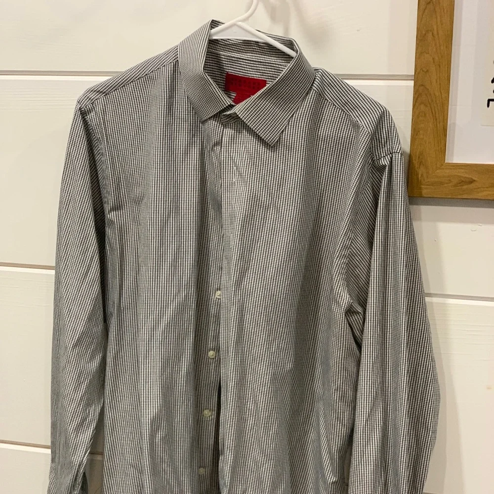 Button down - Picture 1 of 3